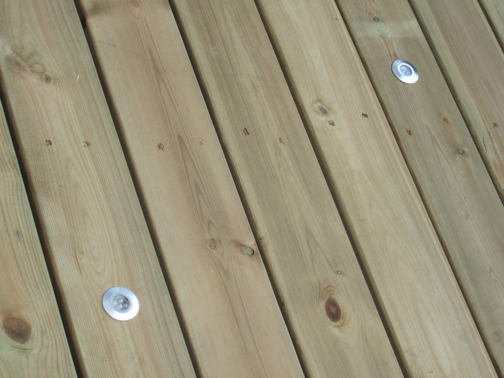 un patio en bois
